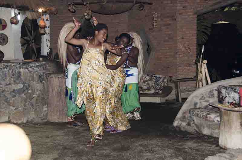 55 - Ruanda - lago Kivu - hotel Paradis Malahide - bailes tradicionales